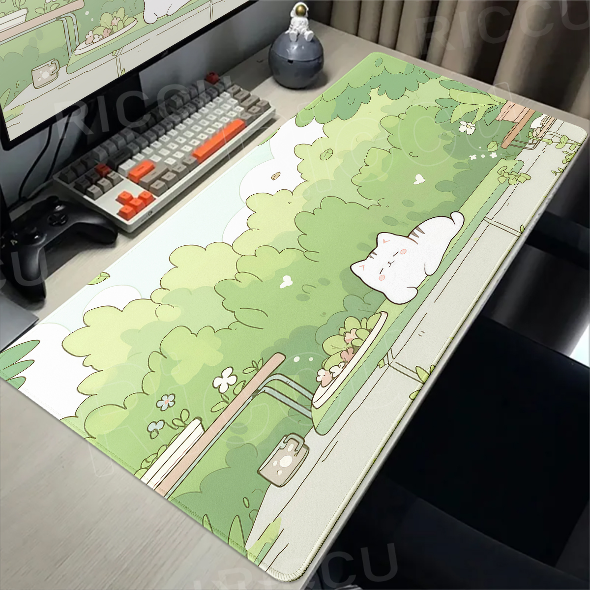 Lovely White Cat and Green Pla - đánh giá và giá Gaming Accessories White
